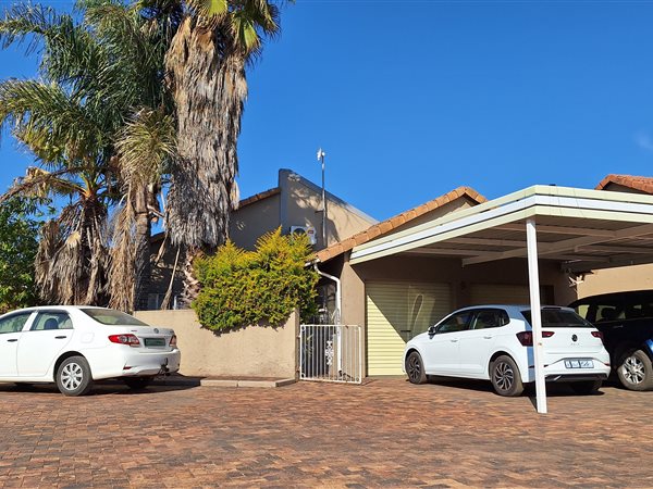 3 Bedroom Townhouse 3 Bedroom Townhouse