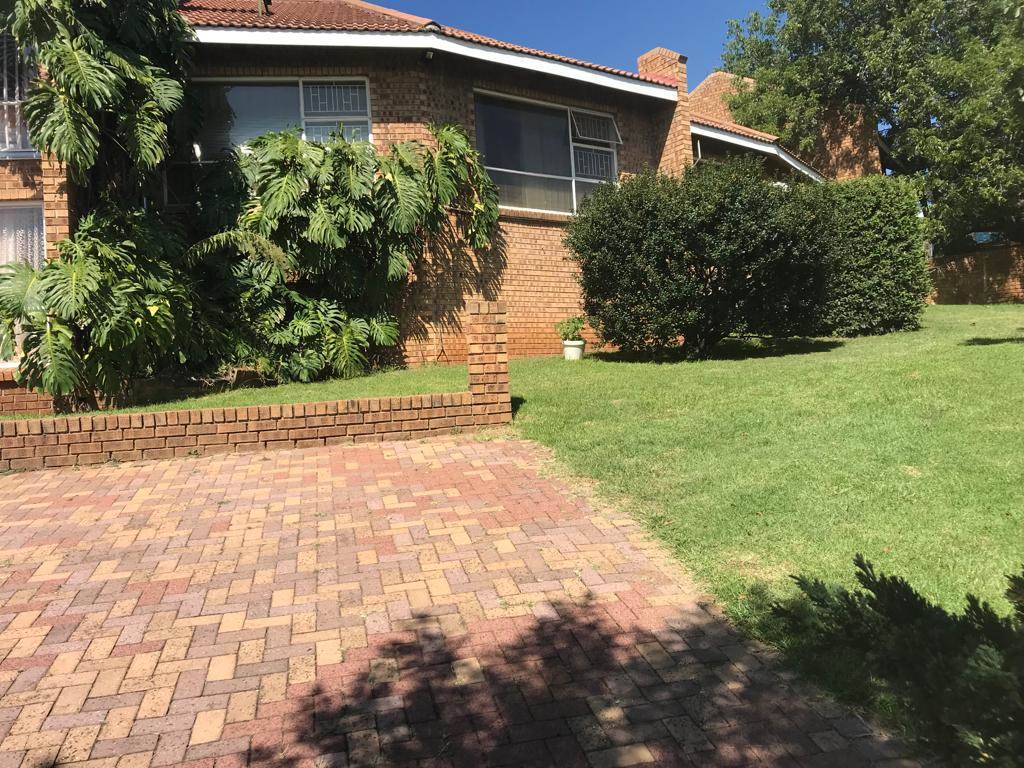 3 Bed House in Highveld Park photo number 4