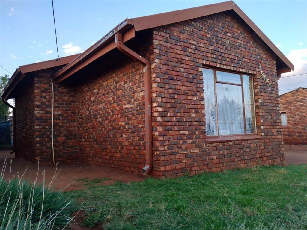 2 Bed House in Ikageng photo number 2