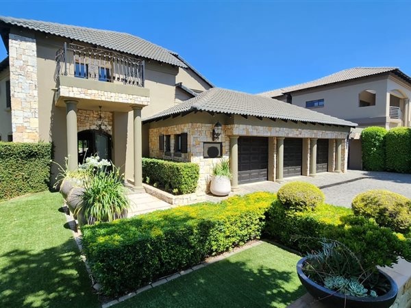 4 Bed House in Silver Lakes Golf Estate