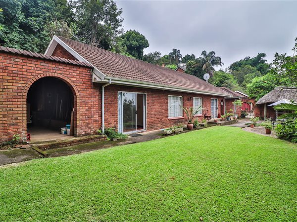 4 Bed House in Clarendon