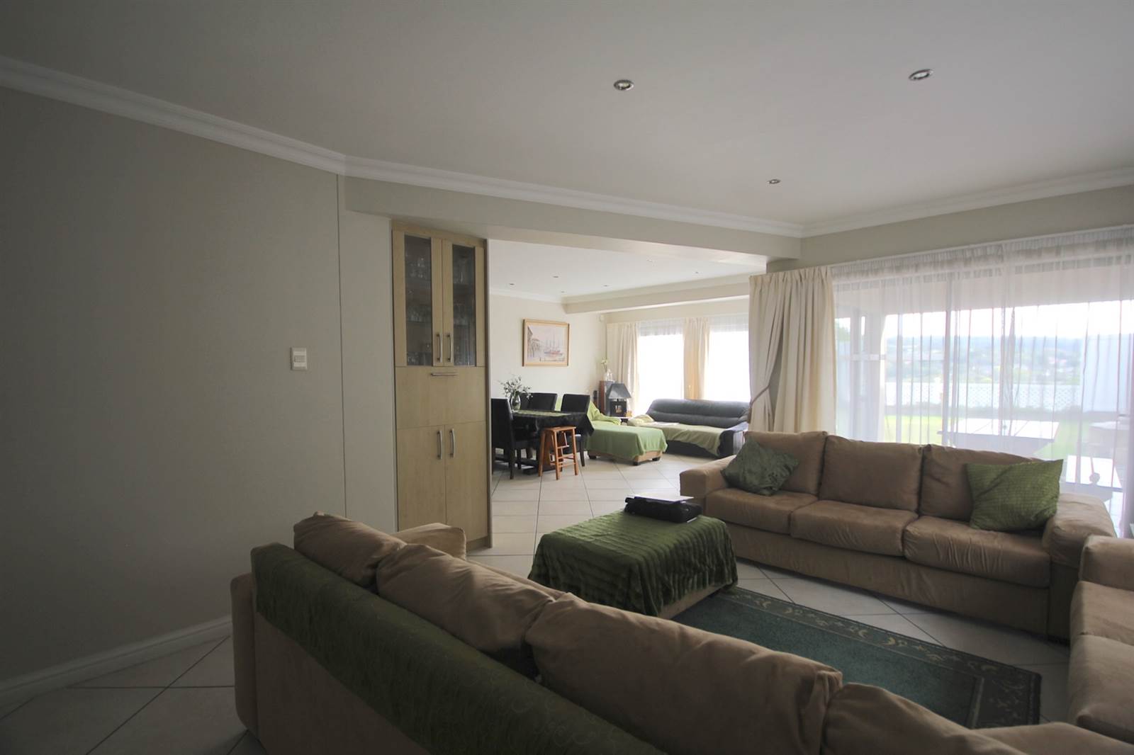 4 Bed Townhouse in Beacon Bay photo number 23