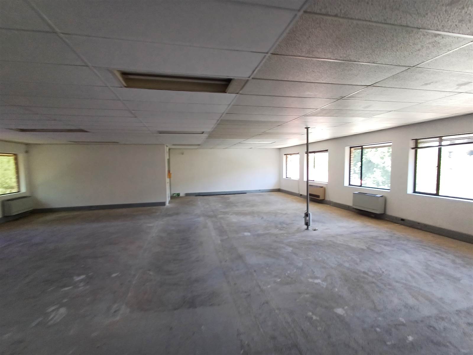 180  m² Commercial space in Richmond photo number 8