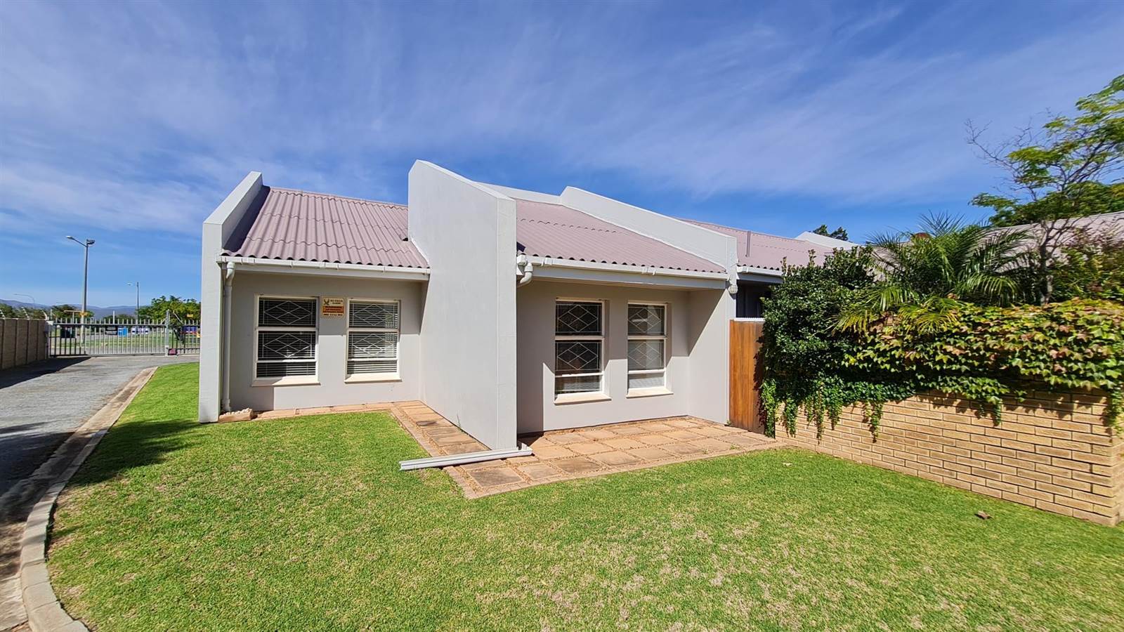 3 Bed Townhouse in Robertson photo number 18