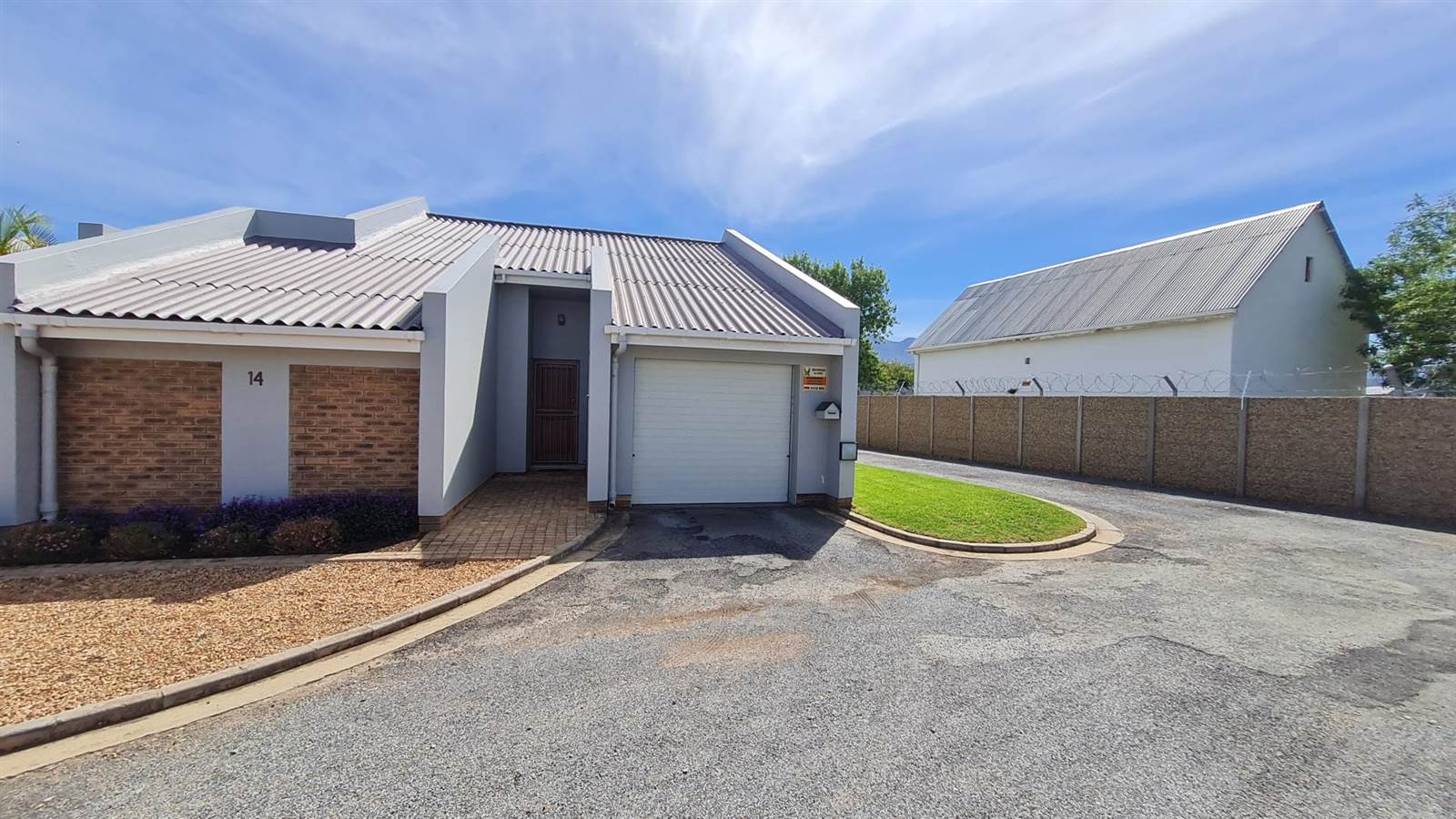 3 Bed Townhouse in Robertson photo number 1