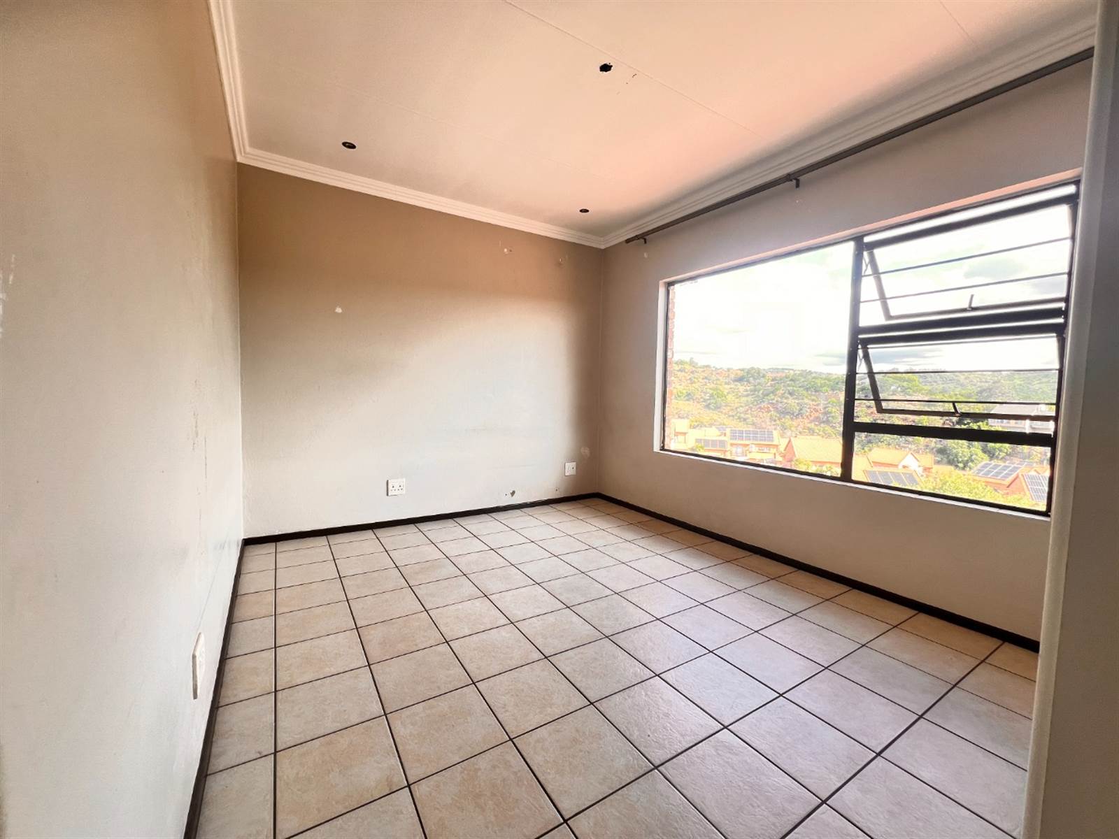 2 Bed Apartment in Winchester Hills photo number 10