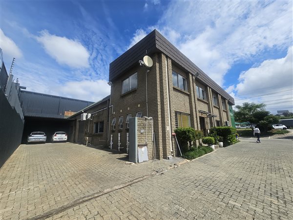 725 m² Industrial space 725 m² Industrial space
