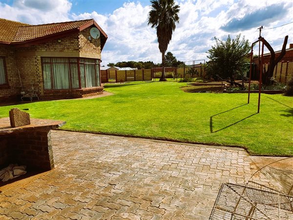 4 Bedroom House 4 Bedroom House