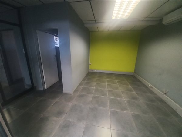 123  m² Commercial space