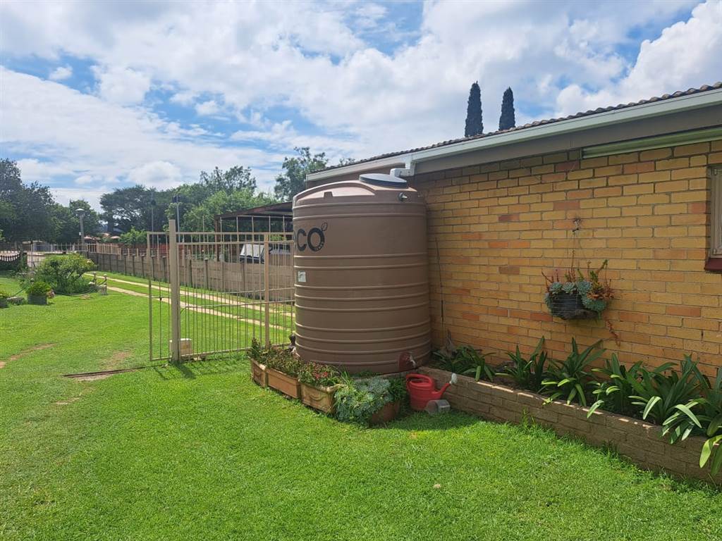 3 Bed House in Witbank Central photo number 29