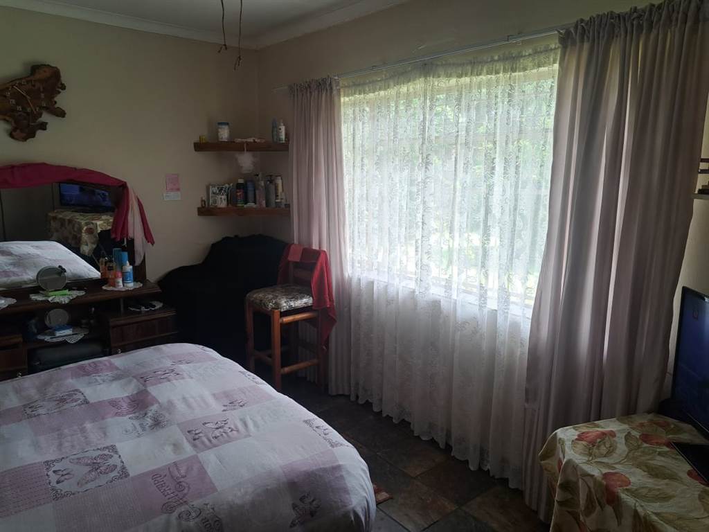 3 Bed House in Witbank Central photo number 19