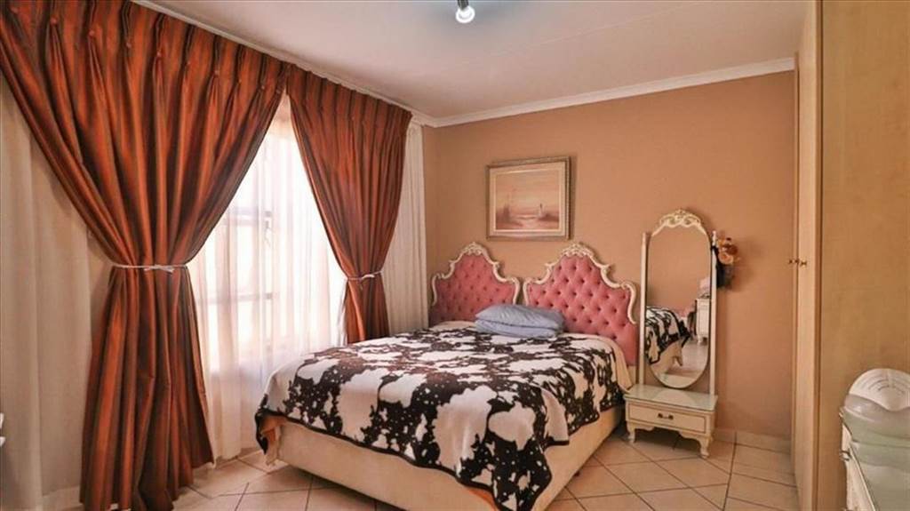 3 Bed House in Glen Marais photo number 8