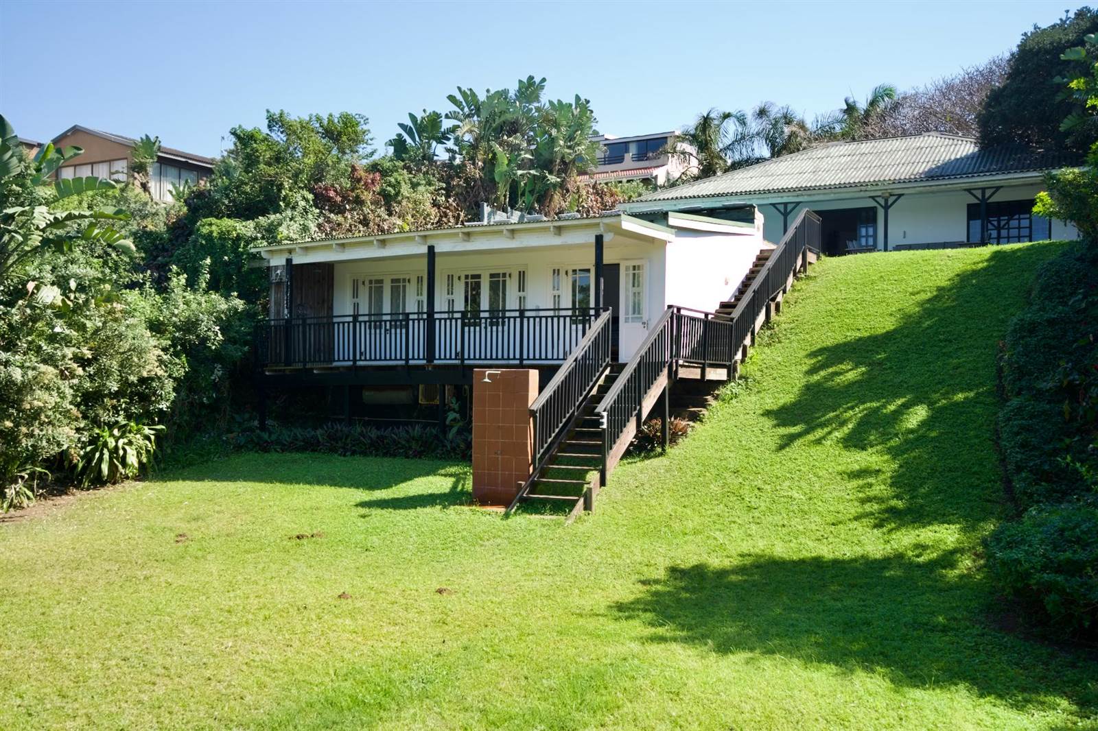 5 Bed House in Blythedale Beach photo number 3