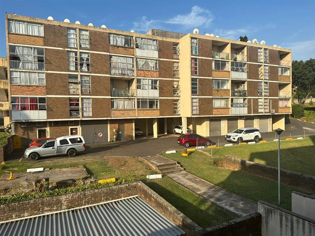 2 Bed Flat in Empangeni Central photo number 17