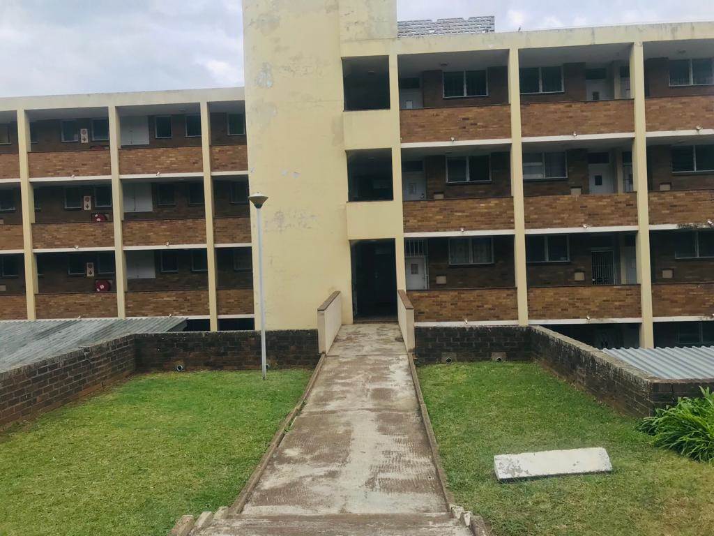 2 Bed Flat in Empangeni Central photo number 13