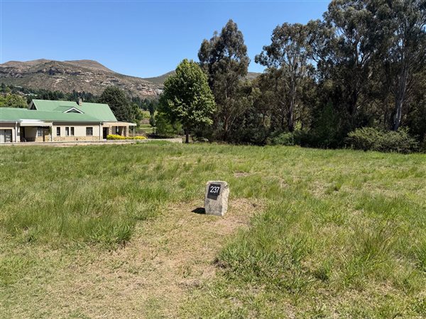 700 m² Land