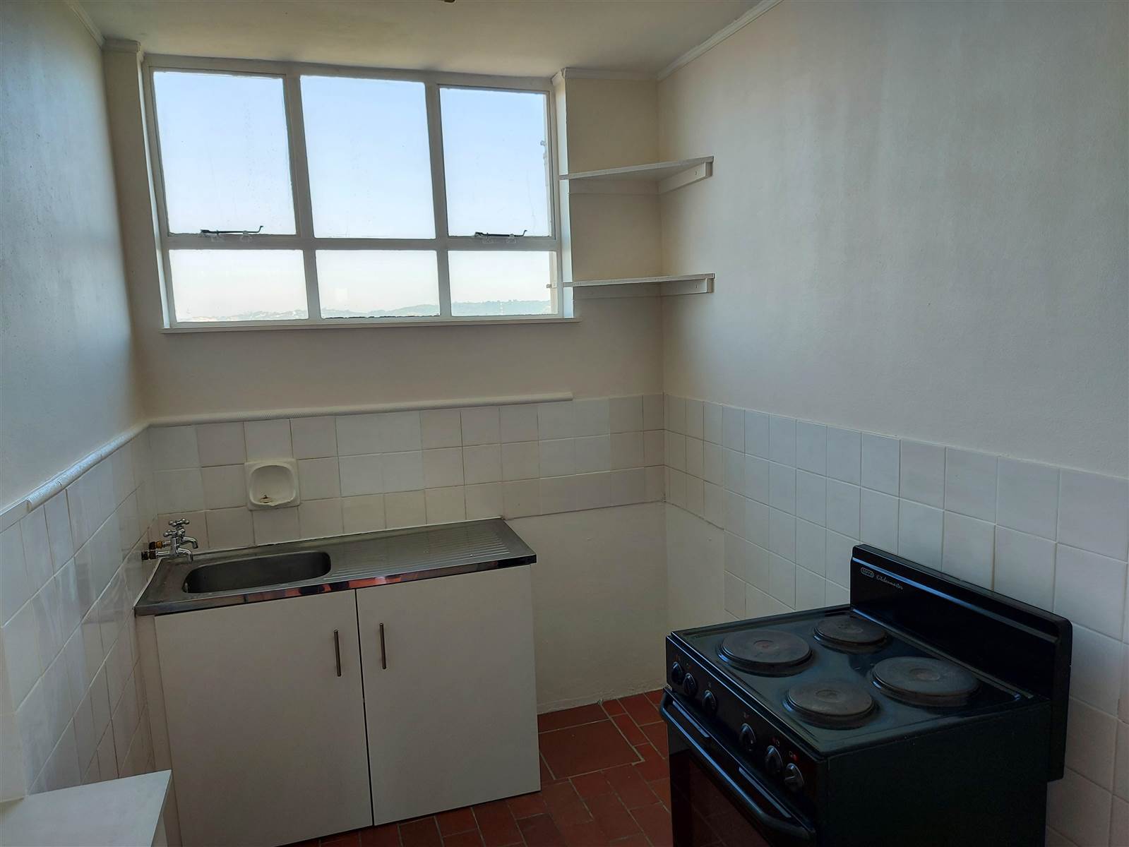 1.5 Bed Flat in Carrington Heights photo number 2