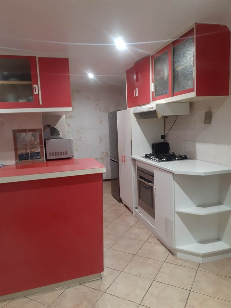3 Bed House in Mitchells Plain photo number 5