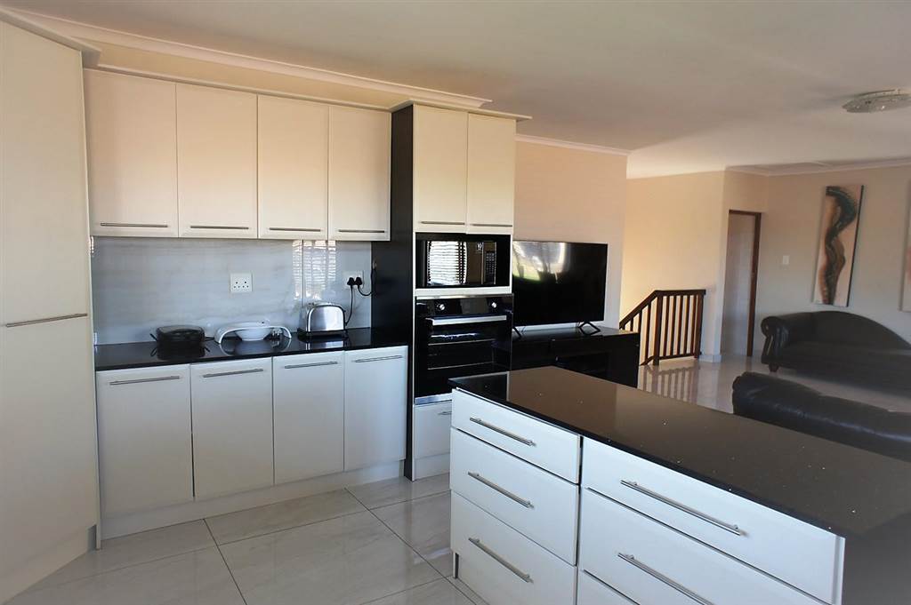4 Bed Townhouse in Ballito photo number 4