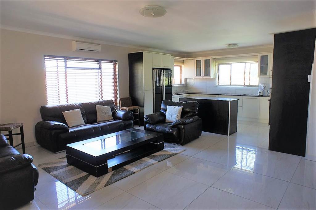 4 Bed Townhouse in Ballito photo number 14