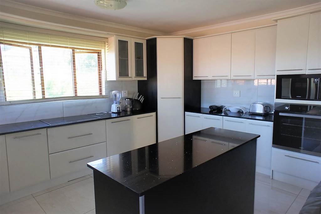 4 Bed Townhouse in Ballito photo number 16