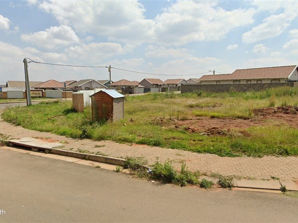 867 m² Land available in Lenasia South