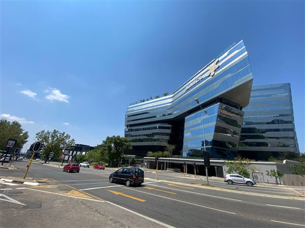 2 000  m² Commercial space