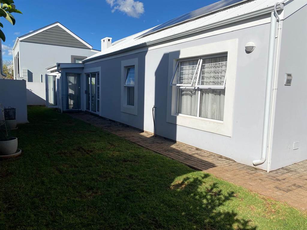 3 Bed Townhouse in Erasmus Park photo number 3