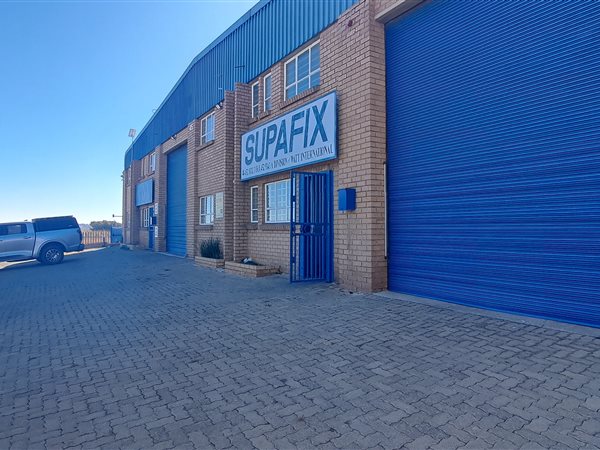 1 000  m² Commercial space