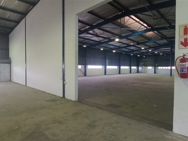 993  m² Industrial space