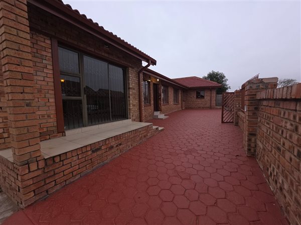 3 Bedroom House 3 Bedroom House