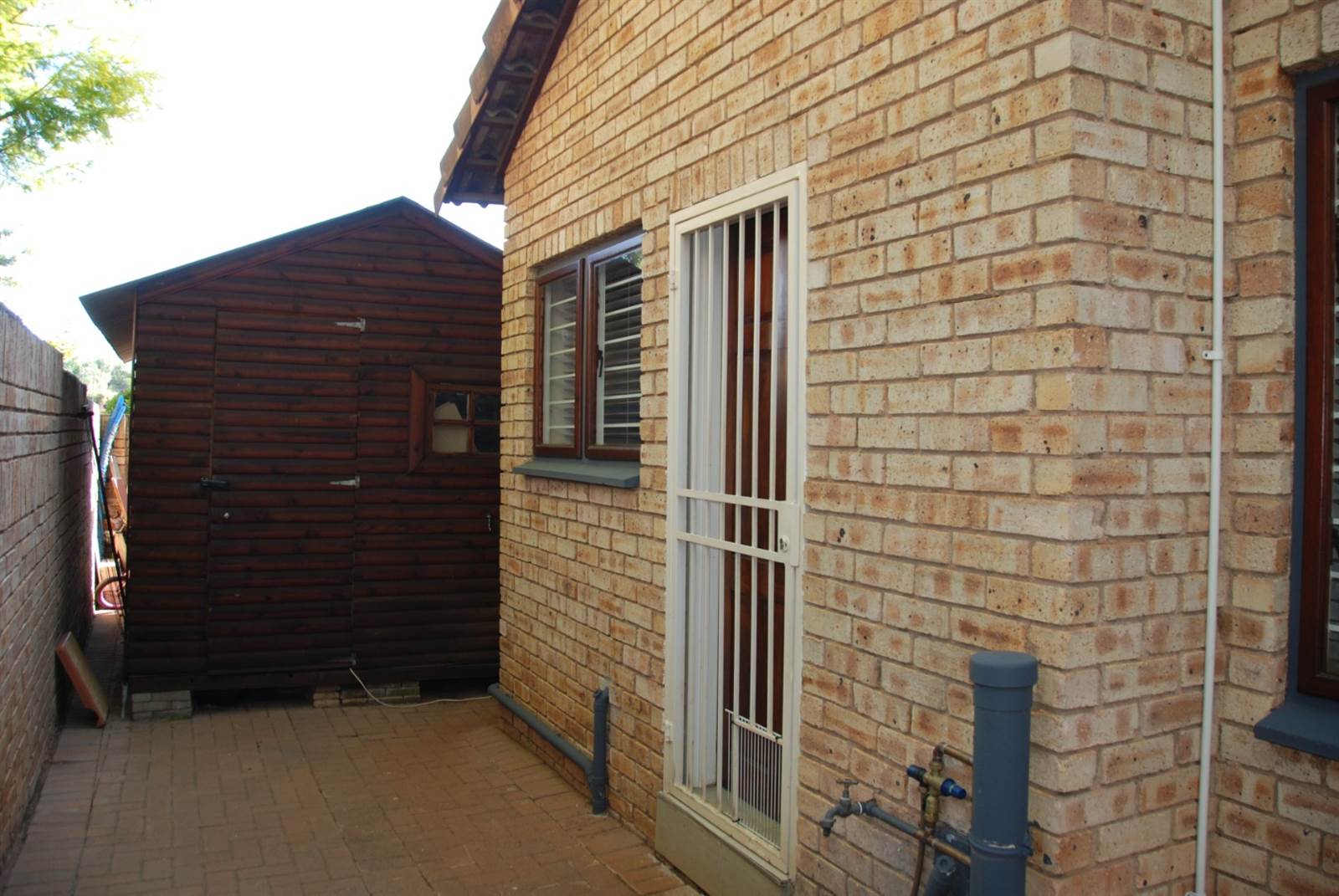 3 Bed Townhouse in Ruimsig photo number 26