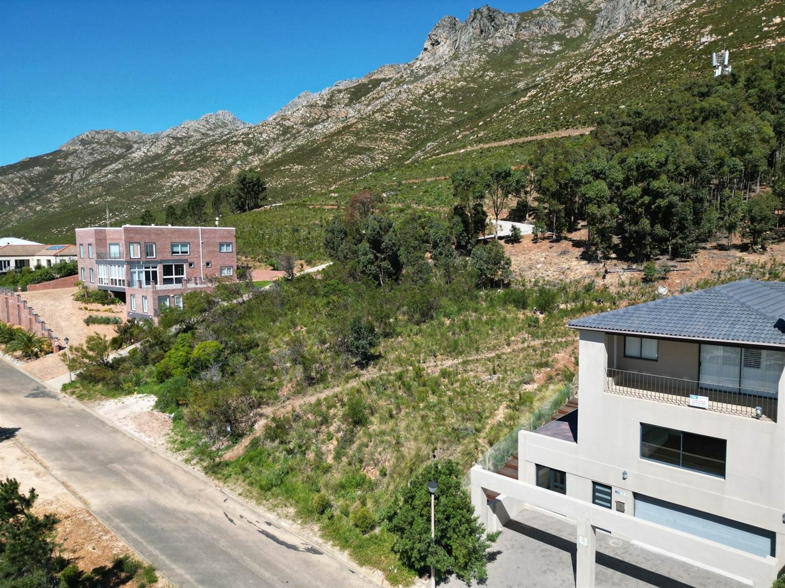 778 m² Land available in Mountainside photo number 1