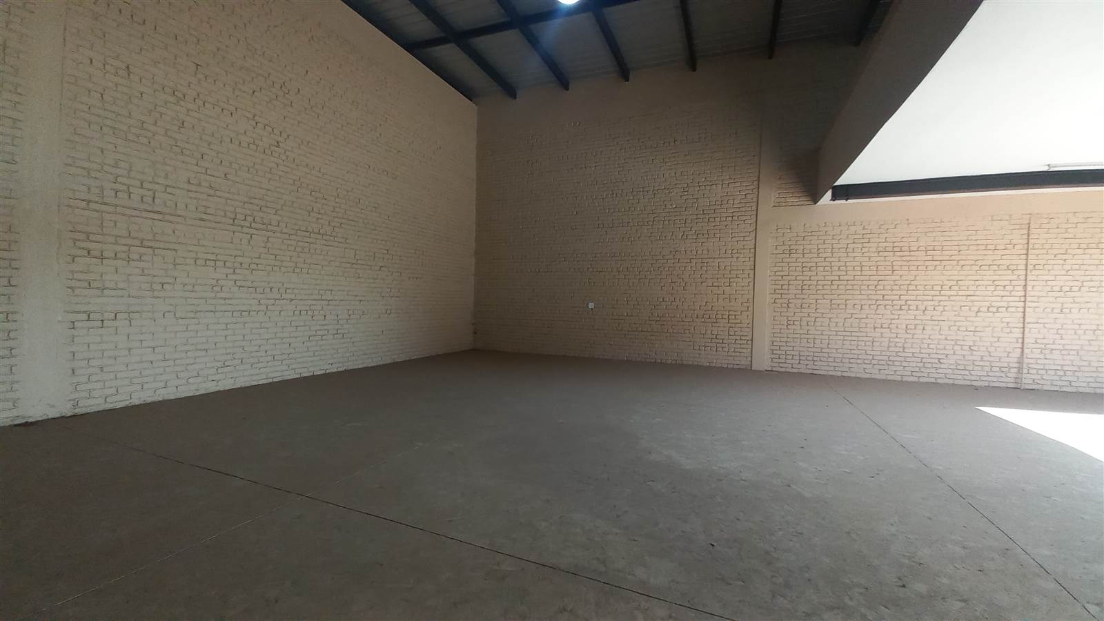 334  m² Industrial space in Pomona photo number 4