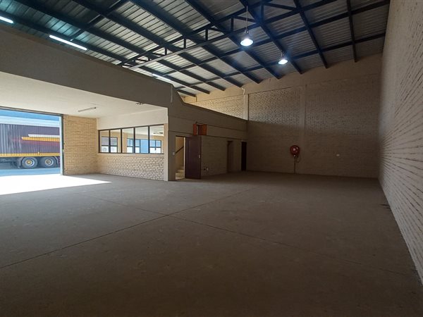334  m² Industrial space in Pomona