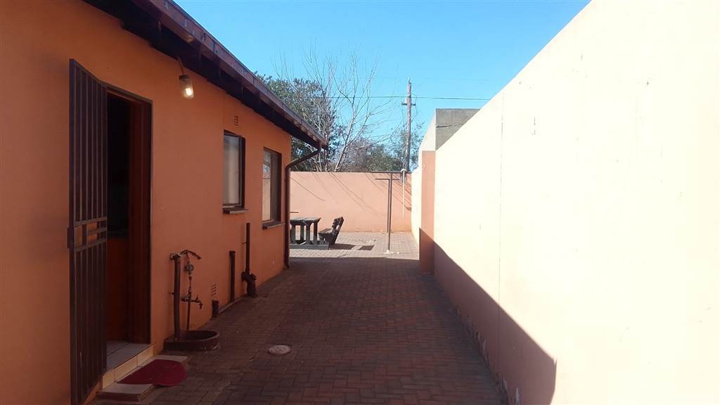 2 Bed House in Protea Glen photo number 20