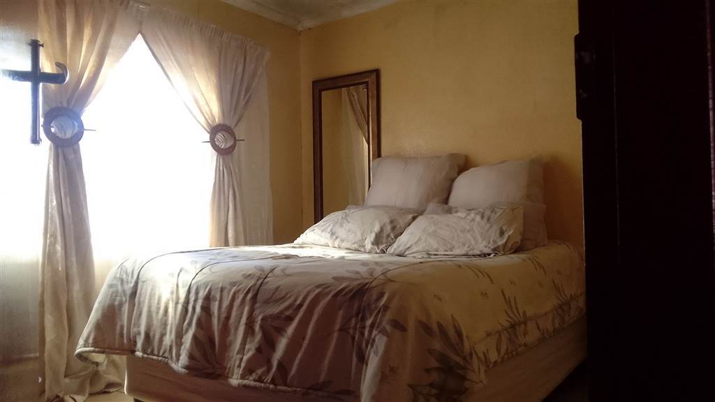 2 Bed House in Protea Glen photo number 6