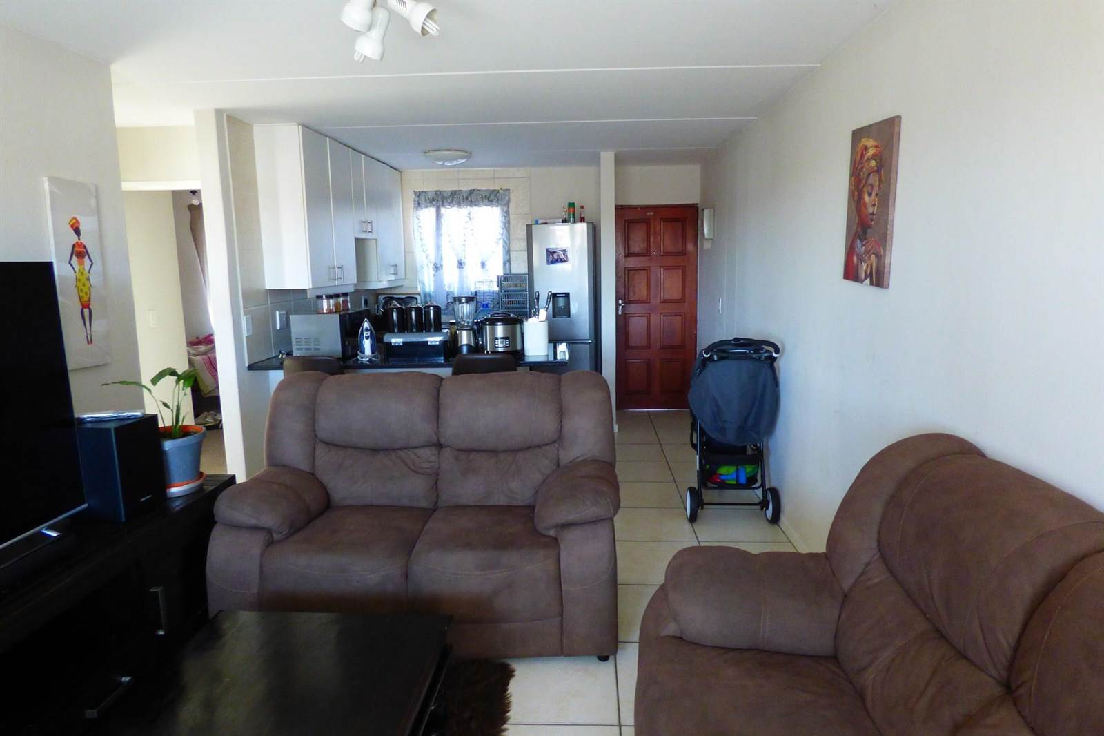 2 Bed Apartment in Parklands photo number 3