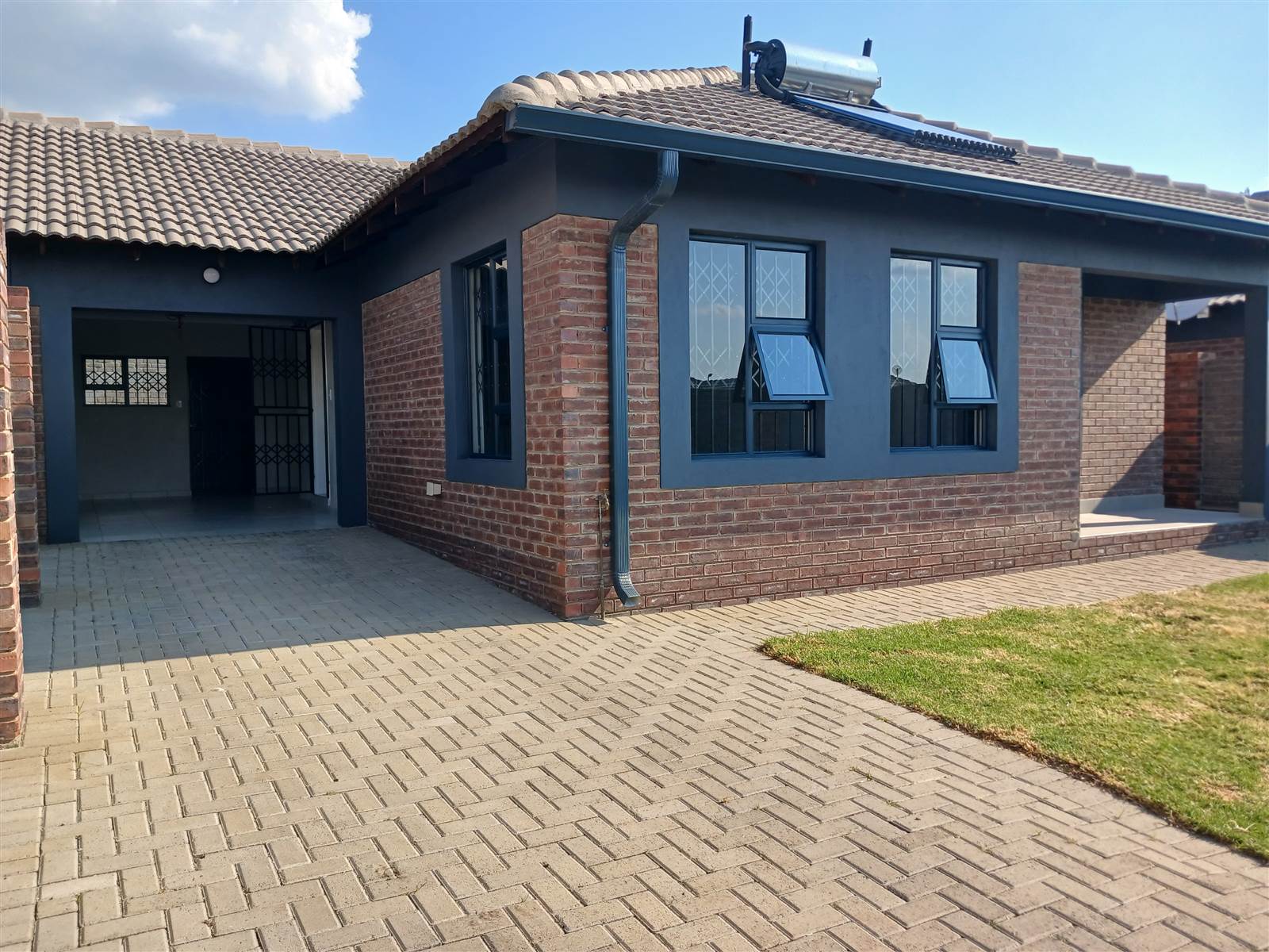 3 Bed House in Suidheuwel photo number 1