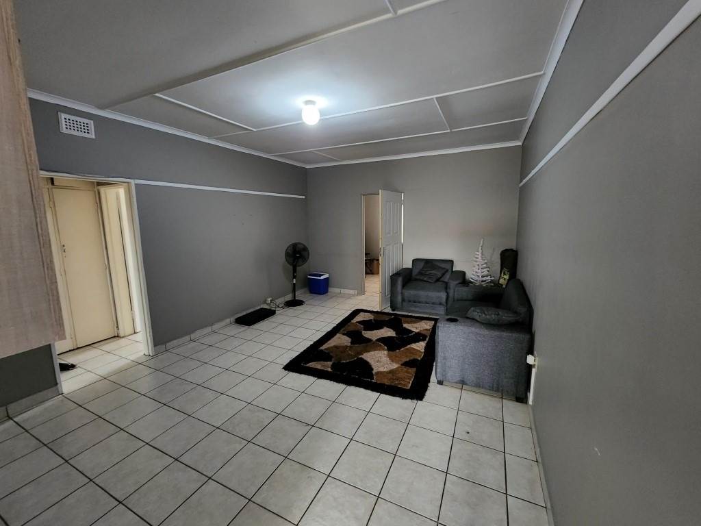 2 Bed Apartment in Scottsville photo number 2
