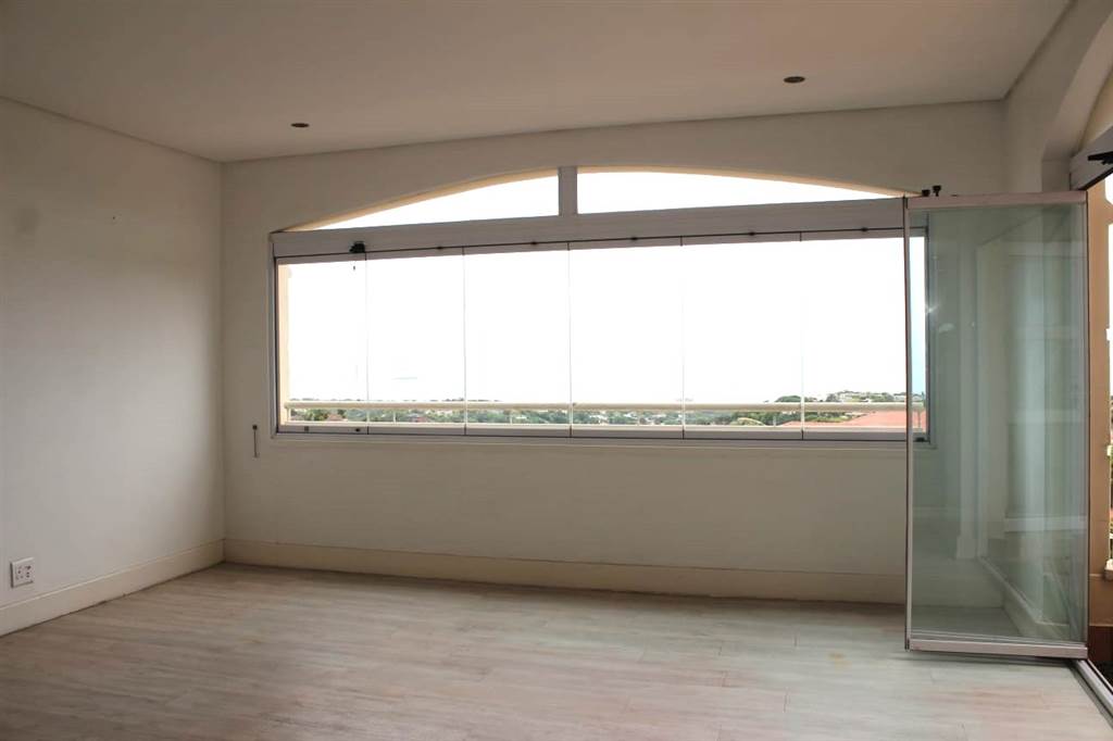 3 Bed Apartment in La Lucia photo number 11