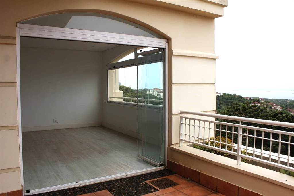 3 Bed Apartment in La Lucia photo number 10