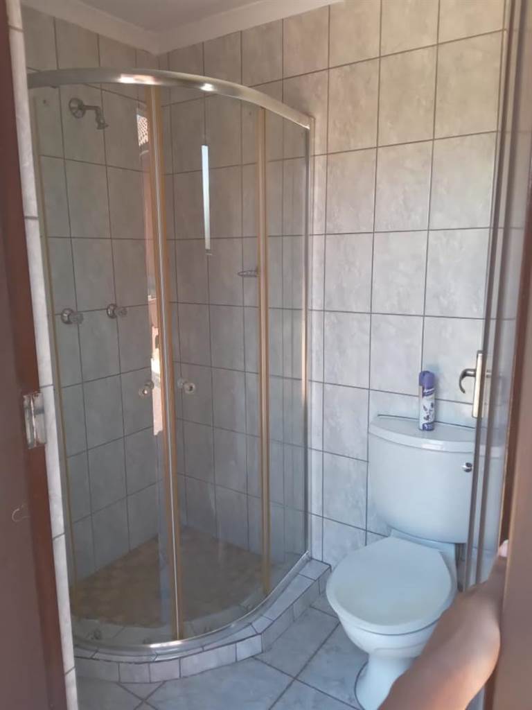2 Bed House in Mamelodi East photo number 7