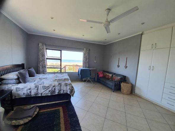 4 Bed House in Tugela Mouth photo number 24