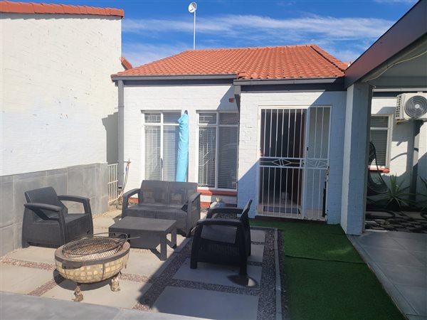 2 Bedroom Townhouse 2 Bedroom Townhouse