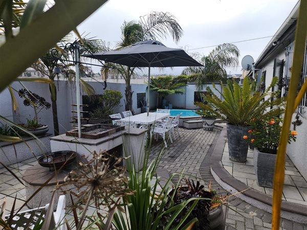 5 Bedroom House 5 Bedroom House