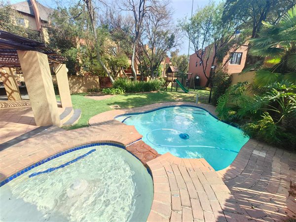 4 Bed Apartment in Lonehill