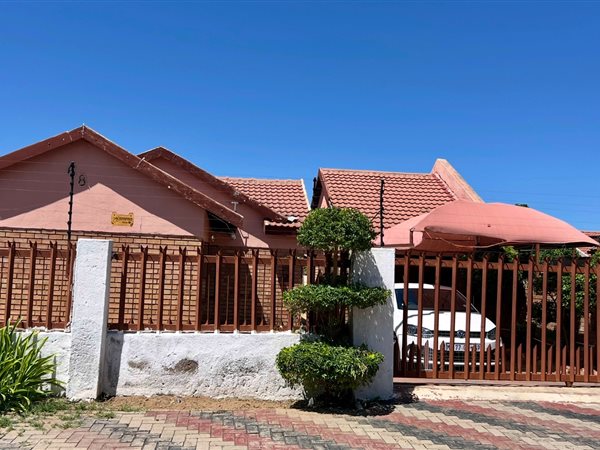 3 Bedroom House 3 Bedroom House