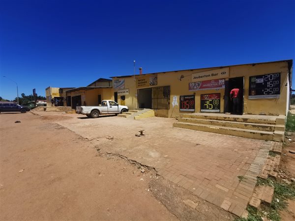 1500  m² Commercial space