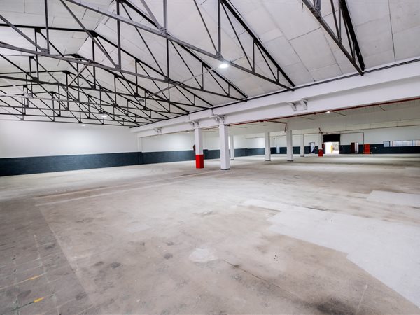 1 800  m² Industrial space